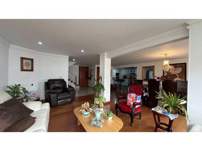Apartamento de 4 alcobas en venta en Santa Barbara, Bogotá, 225 m² · foto 4 de 24