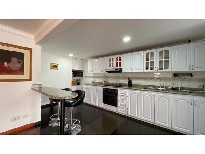 Apartamento de 4 alcobas en venta en Santa Barbara, Bogotá, 225 m² · foto 7 de 24