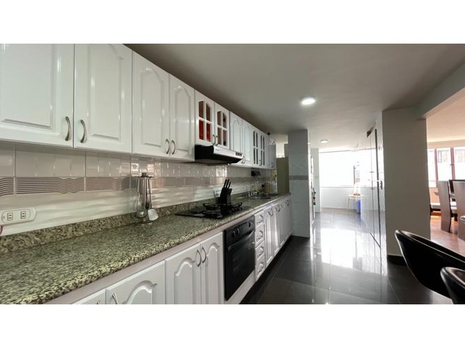 Apartamento de 4 alcobas en venta en Santa Barbara, Bogotá, 225 m² · foto 8 de 24