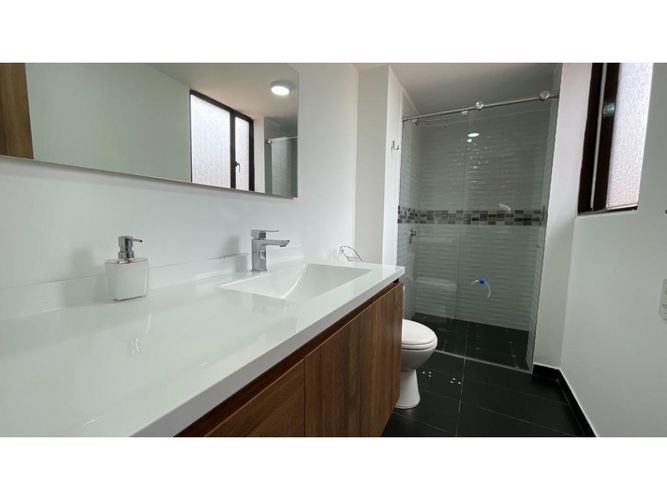 Apartamento de 4 alcobas en venta en Santa Barbara, Bogotá, 225 m² · foto 20 de 24