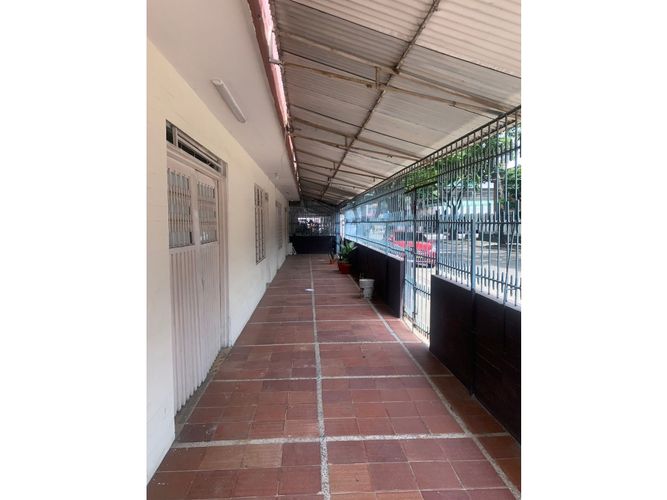 Edificio en venta en Mariano Ramos, Cali, 600 m² · foto 3 de 14