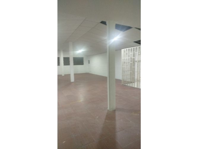 Edificio en venta en Mariano Ramos, Cali, 600 m² · foto 7 de 14