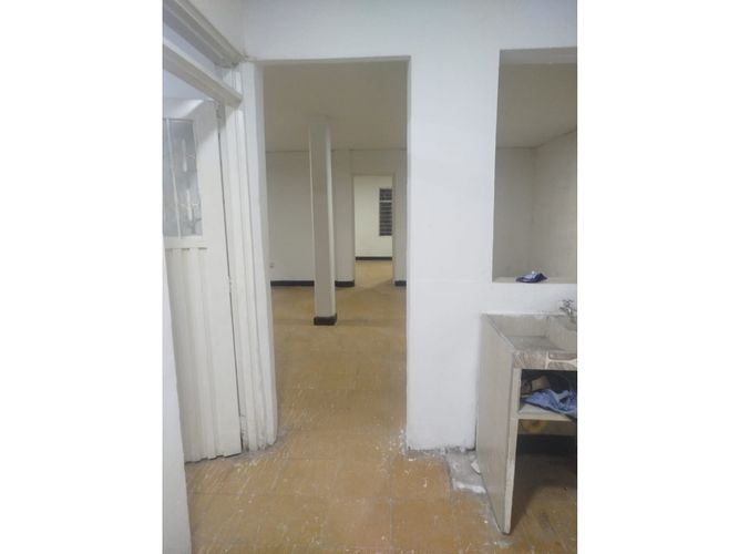 Edificio en venta en Mariano Ramos, Cali, 600 m² · foto 11 de 14