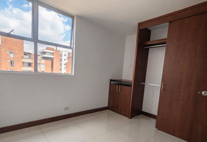 Apartamento de 3 alcobas en arriendo en Loma Linda, Envigado, 113 m² · foto 5 de 9