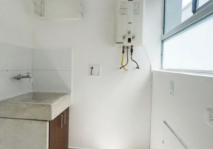 Apartamento de 3 alcobas en arriendo en Loma Linda, Envigado, 113 m² · foto 8 de 9