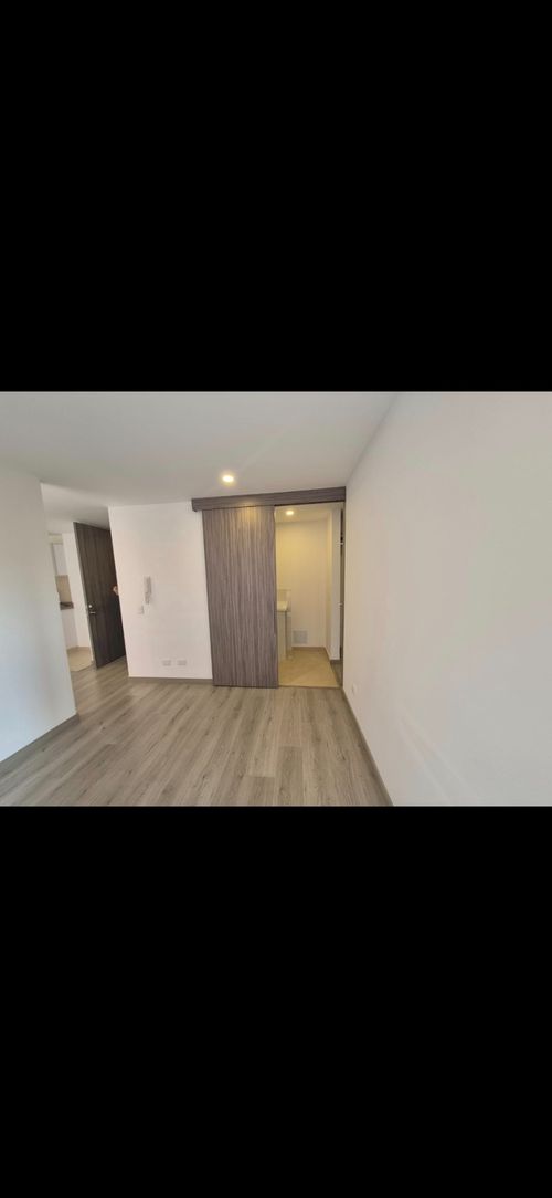 Apartaestudio en venta en Cedritos, Bogotá, 42 m² · foto 2 de 14