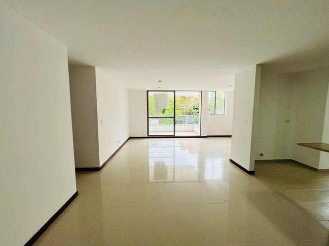 Apartamento de 3 alcobas en arriendo en Loma Linda, Envigado, 117 m² · foto 2 de 19