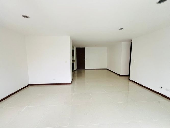 Apartamento de 3 alcobas en arriendo en Loma Linda, Envigado, 117 m² · foto 3 de 19