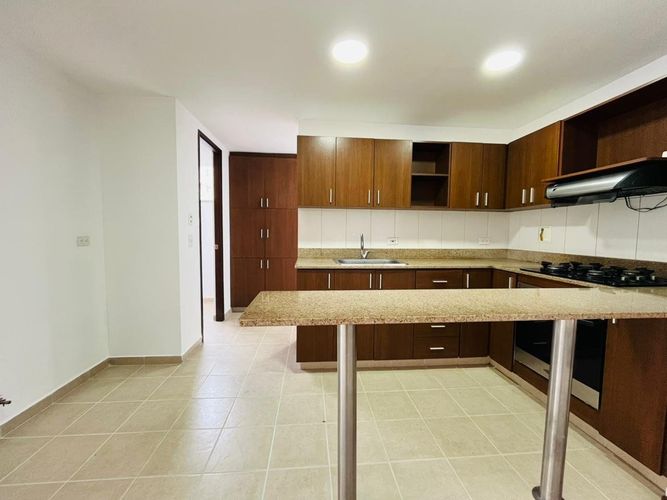 Apartamento de 3 alcobas en arriendo en Loma Linda, Envigado, 117 m² · foto 5 de 19
