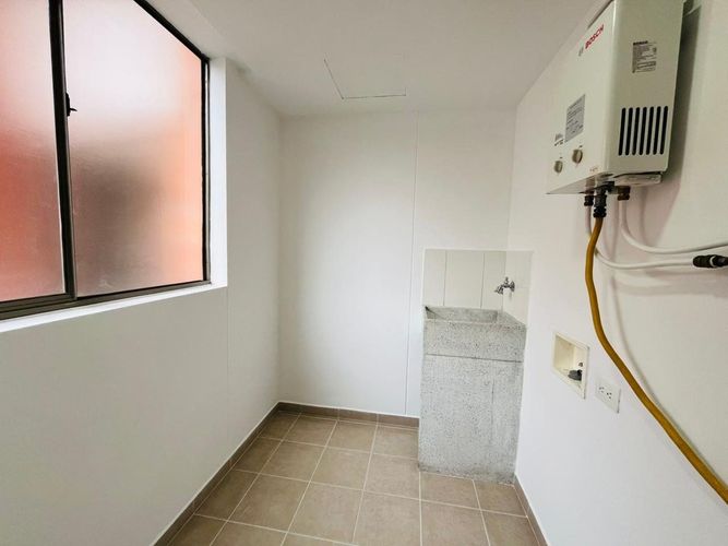 Apartamento de 3 alcobas en arriendo en Loma Linda, Envigado, 117 m² · foto 17 de 19