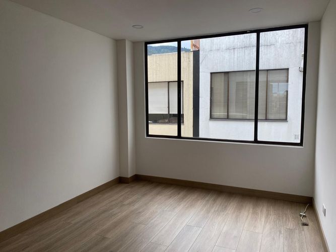 Apartamento de 3 alcobas en venta en Santa Barbara, Bogotá, 111 m² · foto 2 de 19