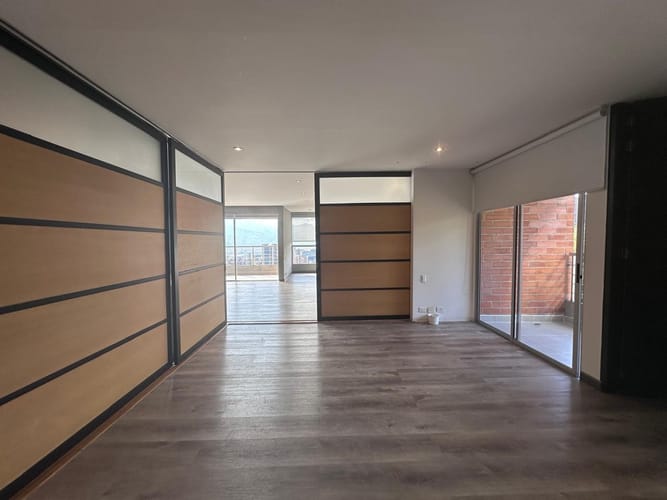 Apartamento de 2 alcobas en arriendo en El Poblado, Medellín, 170 m² · foto 10 de 19