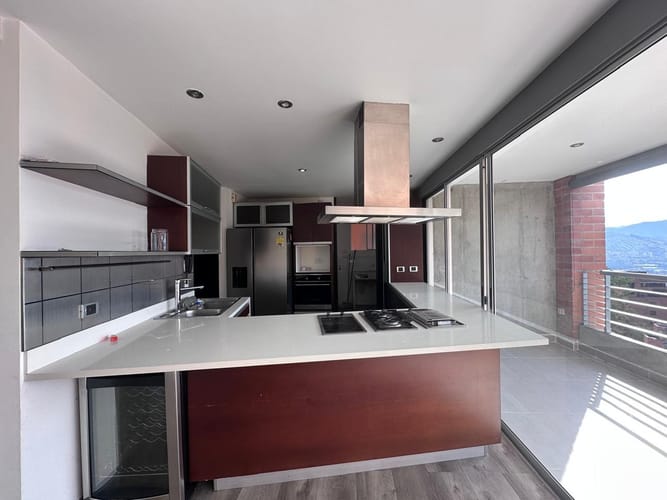 Apartamento de 2 alcobas en arriendo en El Poblado, Medellín, 170 m² · foto 6 de 19