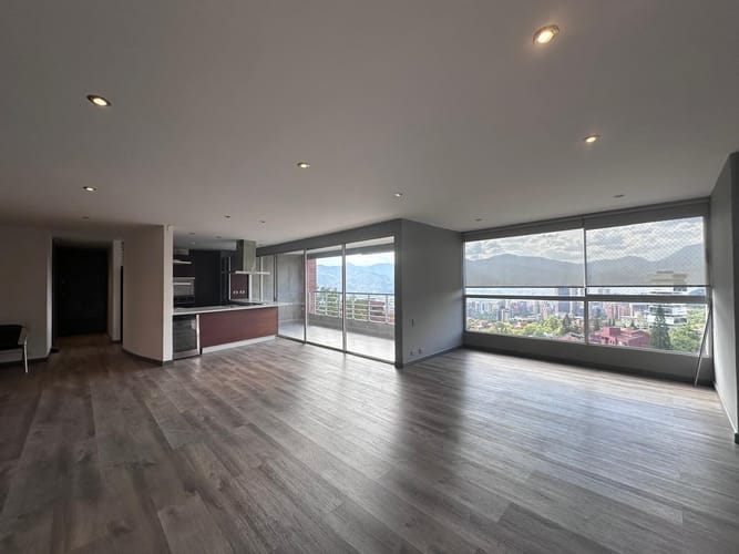 Apartamento de 2 alcobas en arriendo en El Poblado, Medellín, 170 m² · foto 3 de 19