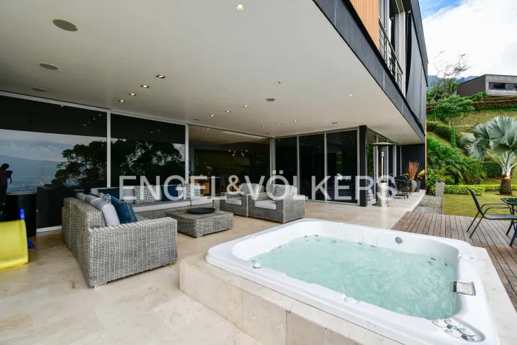 Casa de 6 alcobas en venta en Las Palmas, Medellín, 732 m² · foto 24 de 24