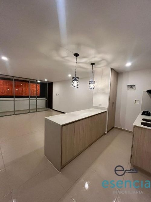 Apartamento de 3 alcobas en arriendo en El Poblado, Medellín, 100 m² · foto 3 de 14