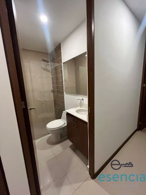 Apartamento de 3 alcobas en arriendo en El Poblado, Medellín, 100 m² · foto 11 de 14