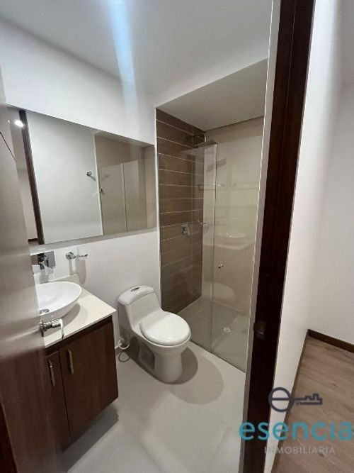 Apartamento de 3 alcobas en arriendo en El Poblado, Medellín, 100 m² · foto 12 de 14