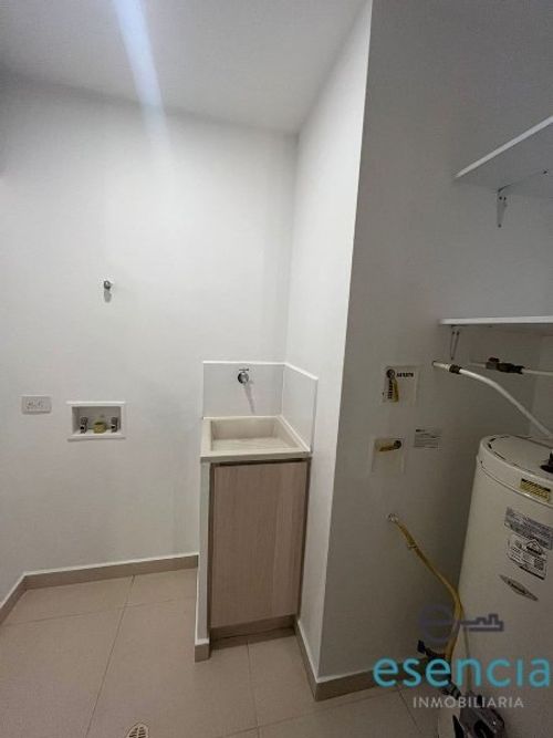 Apartamento de 3 alcobas en arriendo en El Poblado, Medellín, 100 m² · foto 13 de 14