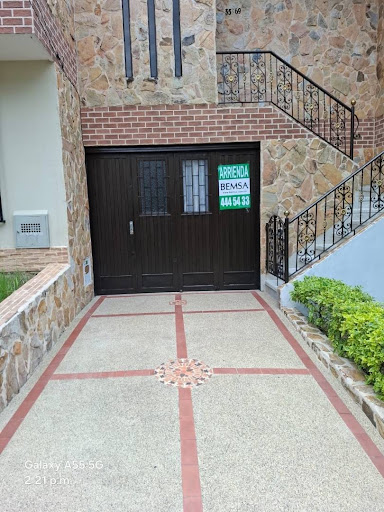 Apartaestudio en Arriendo en Barrio Cristóbal, Medellín en La Almeria