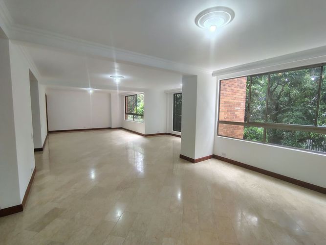 Apartamento de 3 alcobas en arriendo en El Poblado, Medellín, 177 m² · foto 2 de 17