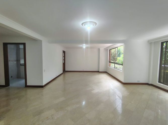 Apartamento de 3 alcobas en arriendo en El Poblado, Medellín, 177 m² · foto 5 de 17