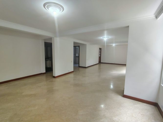 Apartamento de 3 alcobas en arriendo en El Poblado, Medellín, 177 m² · foto 11 de 17