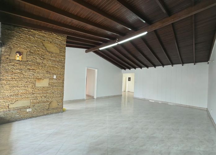 Oficina en arriendo en Belén, Medellín, 200 m² · foto 2 de 18