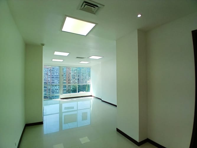 Oficina en arriendo en Los Naranjos, Medellín, 33 m² · foto 3 de 8