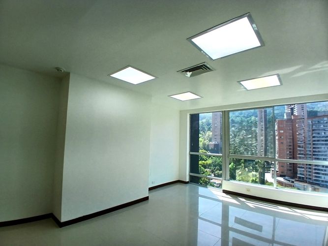 Oficina en arriendo en Los Naranjos, Medellín, 33 m² · foto 4 de 8