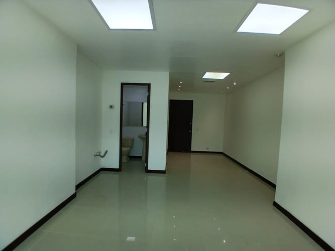 Oficina en arriendo en Los Naranjos, Medellín, 33 m² · foto 6 de 8
