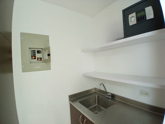 Oficina en arriendo en Los Naranjos, Medellín, 33 m² · foto 7 de 8