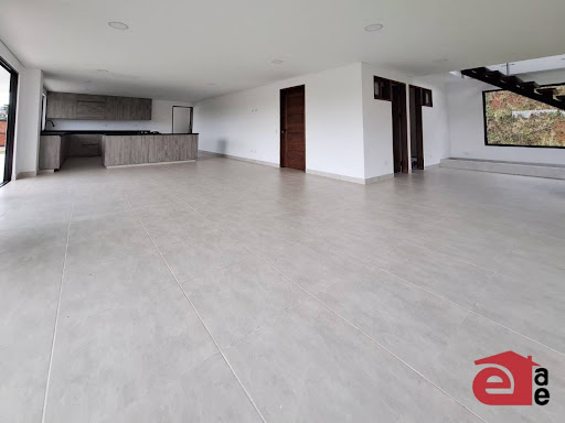 Casa en arriendo en El Carmen de Viboral · foto 2 de 24