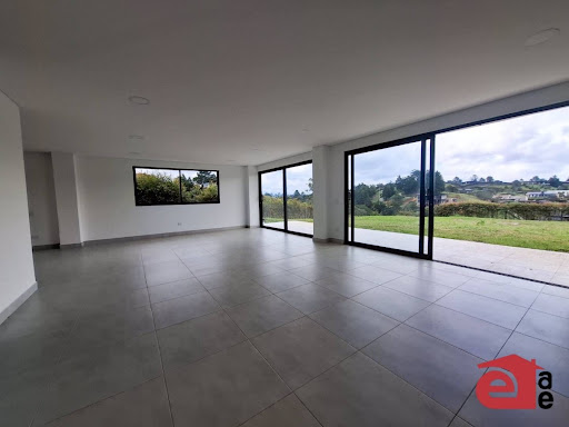 Casa en arriendo en El Carmen de Viboral · foto 4 de 24