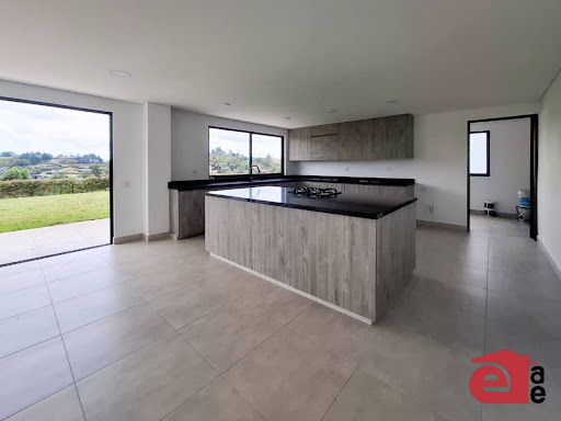 Casa en arriendo en El Carmen de Viboral · foto 6 de 24