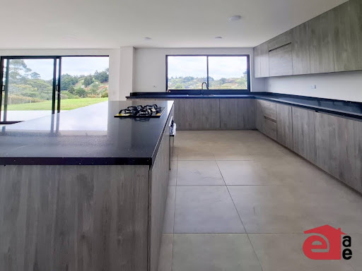 Casa en arriendo en El Carmen de Viboral · foto 7 de 24