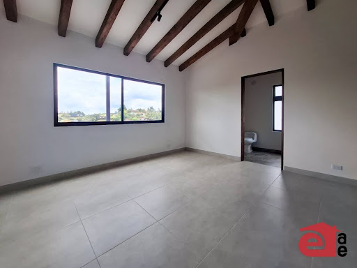 Casa en arriendo en El Carmen de Viboral · foto 14 de 24