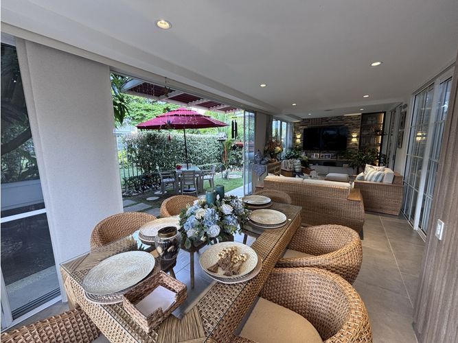 Casa de 3 alcobas en venta en El Castillo, Jamundí, 200 m² · foto 2 de 24