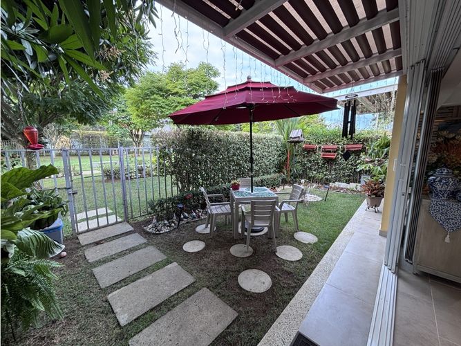 Casa de 3 alcobas en venta en El Castillo, Jamundí, 200 m² · foto 3 de 24