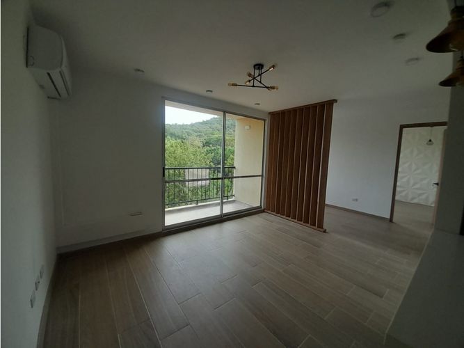 Apartamento de 2 alcobas en venta en Aqualina, Girardot, 55 m² · foto 2 de 24
