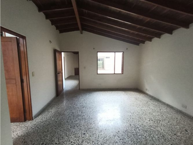 Casa de 3 alcobas en venta en La Almeria, Medellín, 121 m² · foto 2 de 18