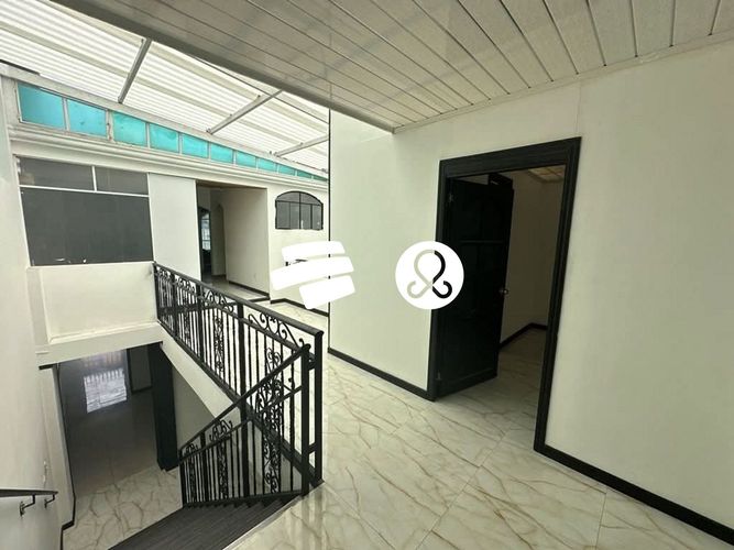 Casa de 5 alcobas en venta en Sosiego, Bogotá, 212 m² · foto 8 de 12