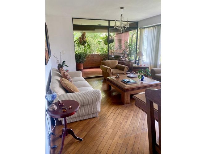 Apartamento de 3 alcobas en venta en Las Lomas, Medellín, 147 m² · foto 3 de 24