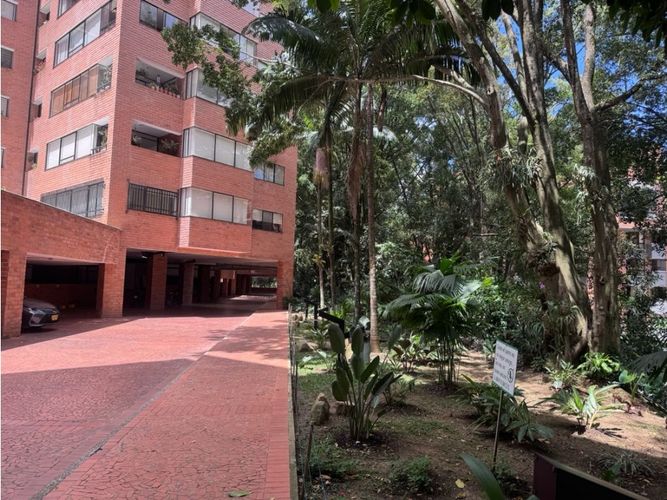 Apartamento de 3 alcobas en venta en Las Lomas, Medellín, 147 m² · foto 22 de 24