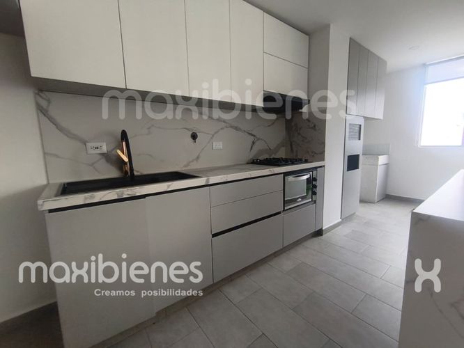 Oficina en venta en Los Colores, Medellín, 94 m² · foto 3 de 14
