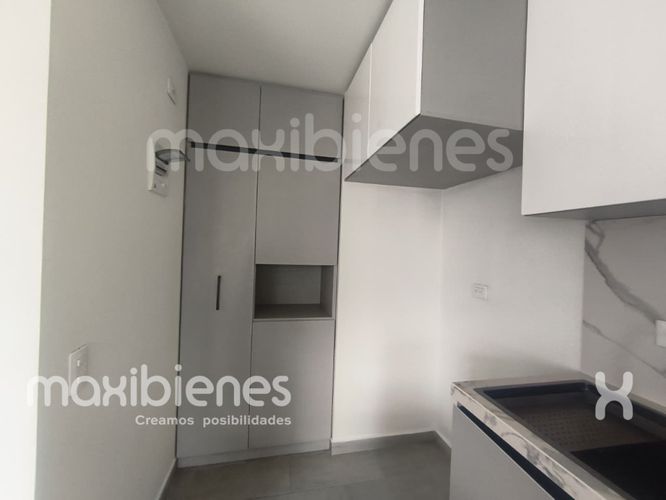 Oficina en venta en Los Colores, Medellín, 94 m² · foto 4 de 14