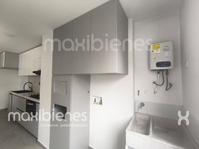 Oficina en venta en Los Colores, Medellín, 94 m² · foto 13 de 14