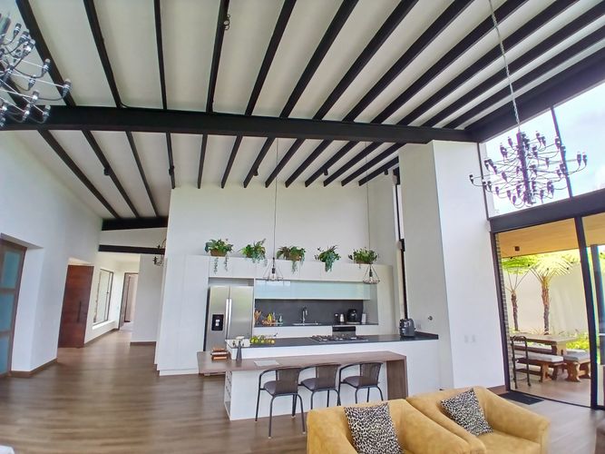 Casa de 3 alcobas en venta en Guamito, La Ceja, 458 m² · foto 4 de 21