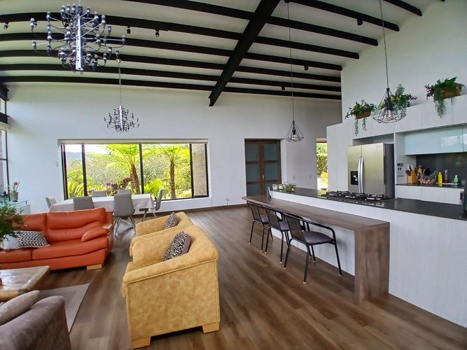 Casa de 3 alcobas en venta en Guamito, La Ceja, 458 m² · foto 8 de 21