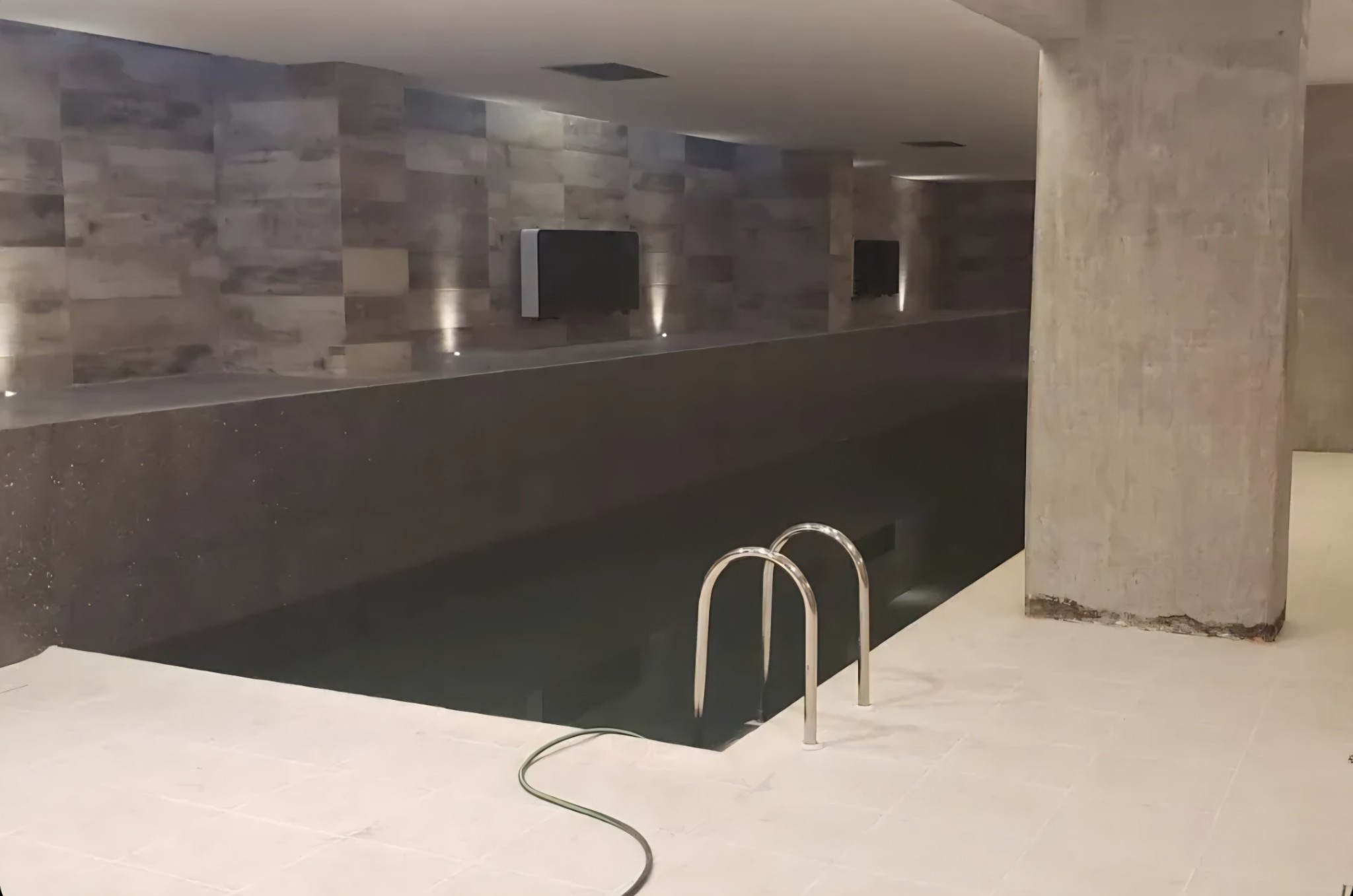 Lujoso apartamento de 1 dormitorio en alquiler con amenities premium, ubicado estratégicamente en Maldonado esquina Br. Artigas. · Foto 1